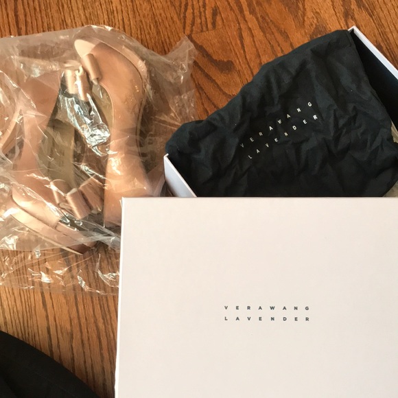 Vera Wang Lavender Heels - Picture 2 of 14